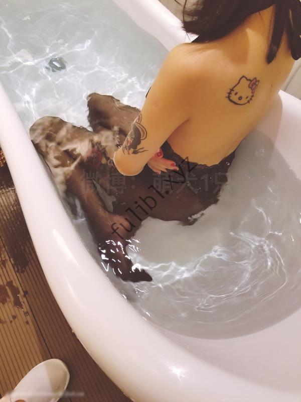 微博福利姬@萌犬一只 VIP图包之黑丝情趣无修正原版[22P/112M]