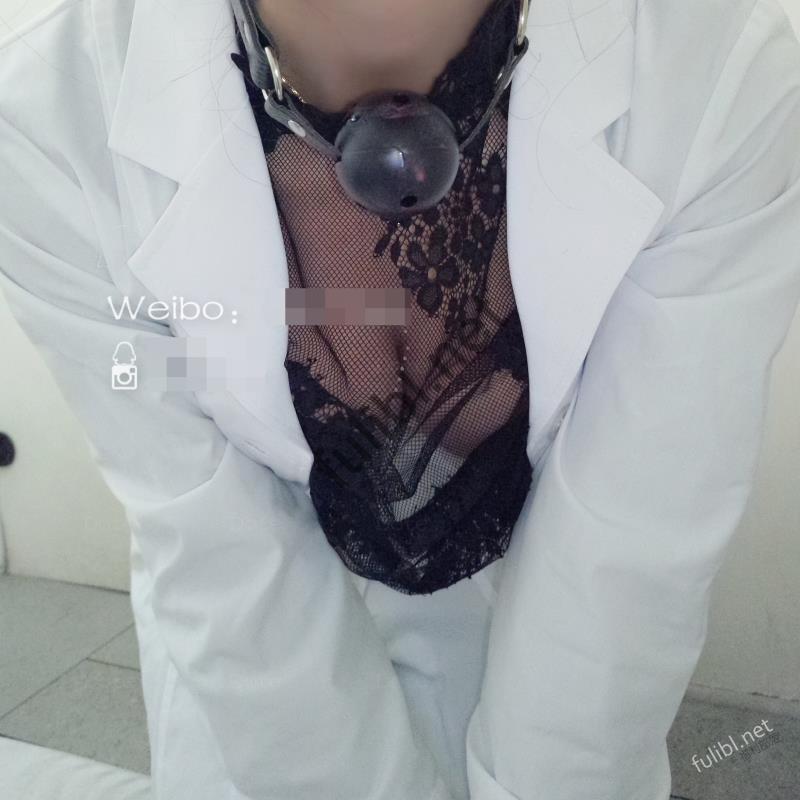 白虎福利姬@完具 最新会员视图之医院厕所露出[17P+2V/612M]