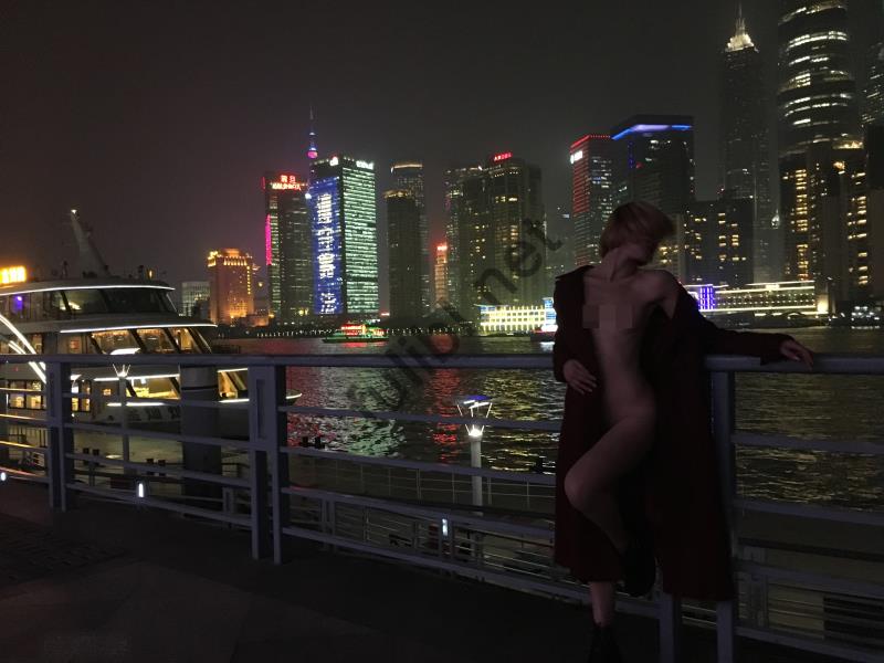 [推荐]悦爷妖精 - 上海外滩露出+拍摄花絮[38P+6V/506M]