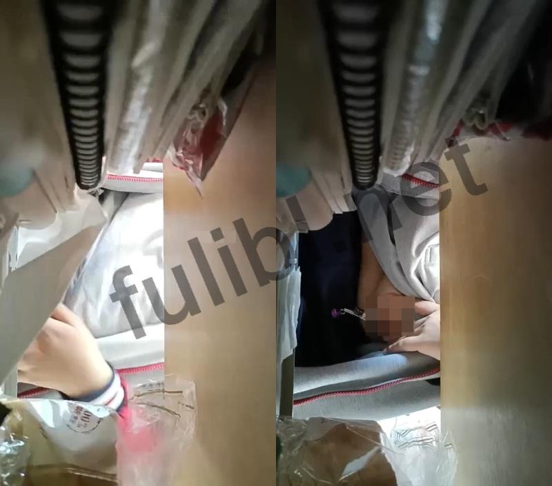 戴着乳夹课堂露出的白虎学生[1V/428M]